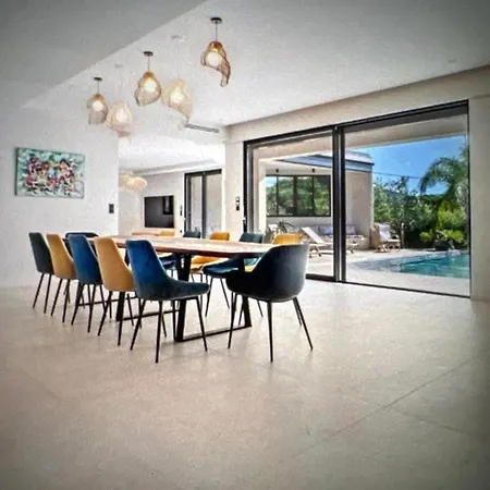 New 5bdr Lv Top Location Cannes
